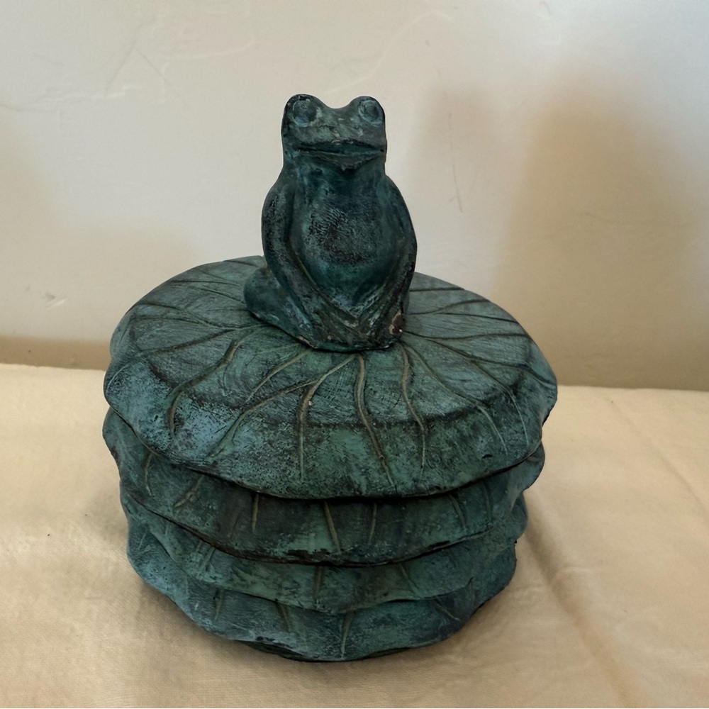 Vintage Resin Frog and Lily pad Coaster Set with Stand‎ in Verdi Finish USA